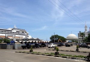 Holland America's Amsterdam in Makassar (Ujung Pandang), Indonesia