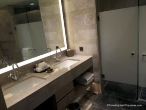 double sinks, Suite 829, Taipei Marriott
