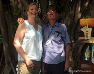 alking with a local, Finca Vigia Hemingway Casa, San Francisco de Paula, Cuba