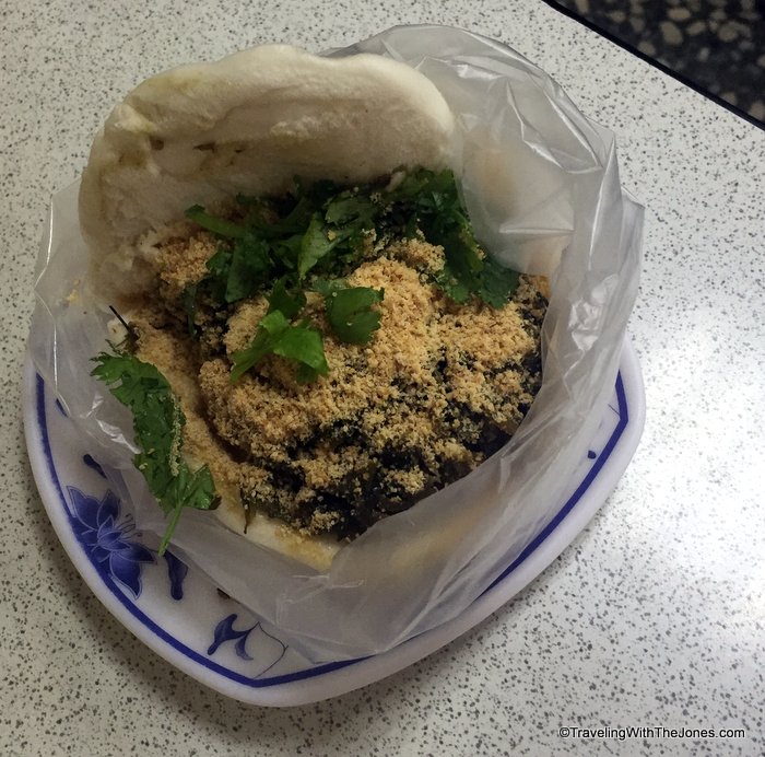 Gua bao (Taiwanese burger), Taipei Eats Food Tour. Taipei, Taiwan