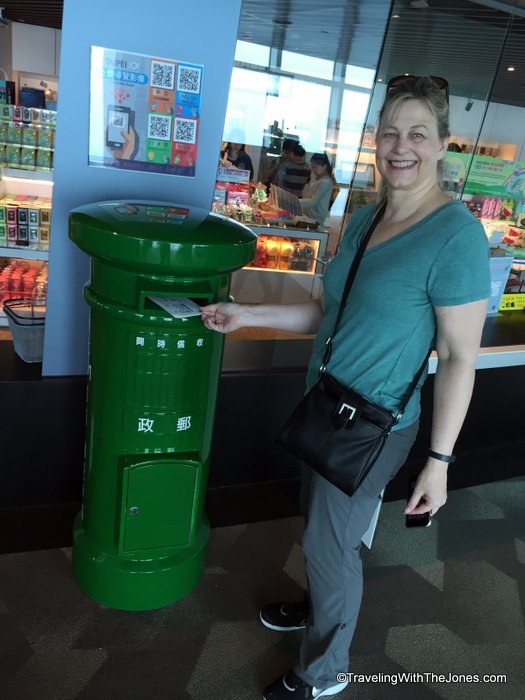 Taipei 101: mailing postcards from the 89th floor, Taipei, Taiwan
