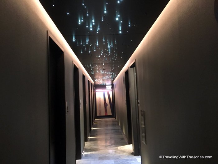bathroom hallway - United Polaris Lounge in Chicago O'Hare Airport