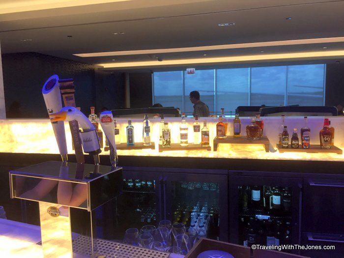 beverage selection - United Polaris Lounge in Chicago O'Hare Airport