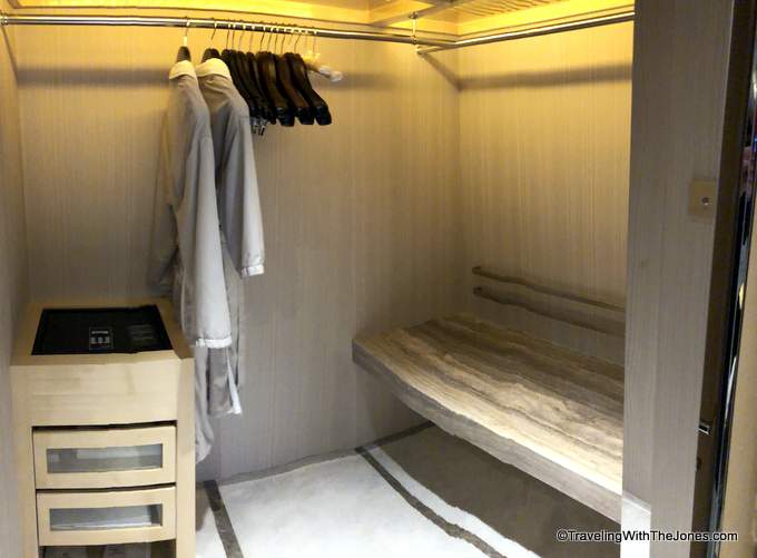 walk-in closet, suite 1512, JW Marriott Hotel Chengdu, China