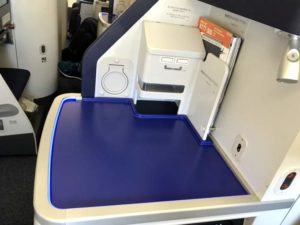 side table - Business class - ANA flight 007