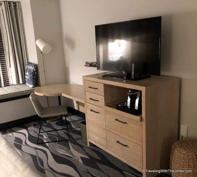 desk and tv - Hotel Republic San Diego, California