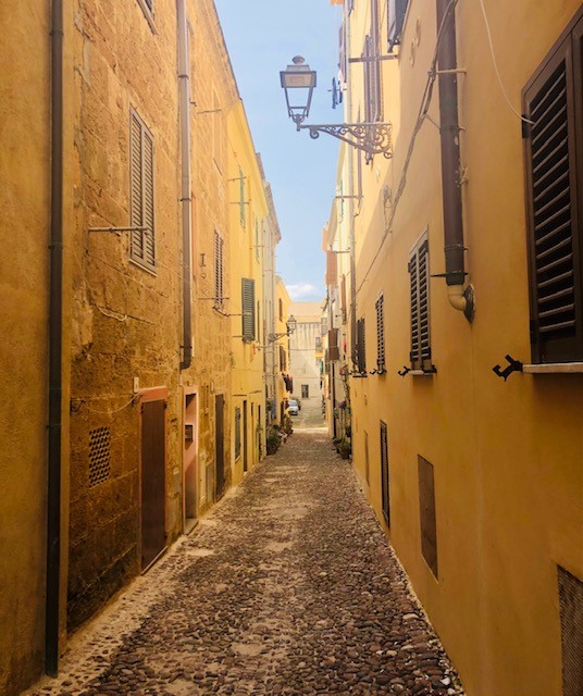 narrow passageway, Alghero, Sardinia
